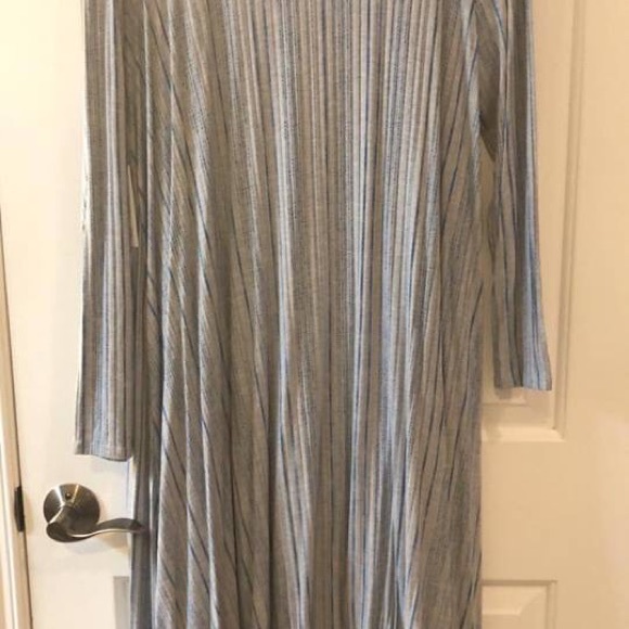 Lularoe Med Sarah - Picture 2 of 3